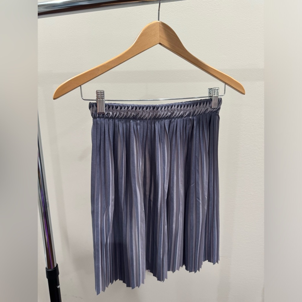 H&M lavender pleated short skirt size 4
